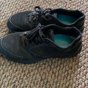 NEW CONDITION SCHOLLS SLIP RESISTANT SHOES SIZE 9